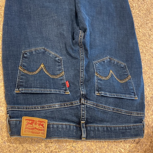 Levi’s Classic Blue Jeans 6  Tag says Bootcut? Hemmed? - Picture 13 of 17
